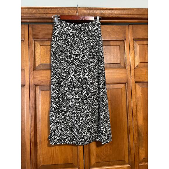 NWT H&M Women's Ditsy Floral Print Crepe Midi Skirt High Slit Black/White Size 2 - Picture 6 of 11